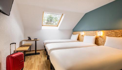 Triple Room with Three Single Beds