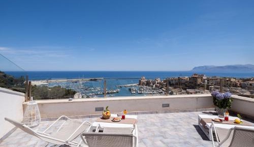 Superior Double Room with Balcony and Sea View