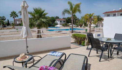 One-Bedroom Apartment with Pool View