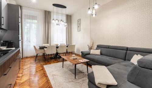 Four-Bedroom Luxury Apartment