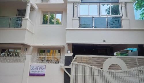 Deluxe Double Room (2 Adults + 1 Child)