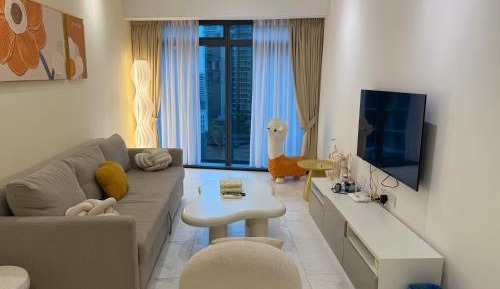 Deluxe One-Bedroom Apartment