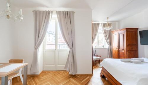 Studio Apartment with Balcony