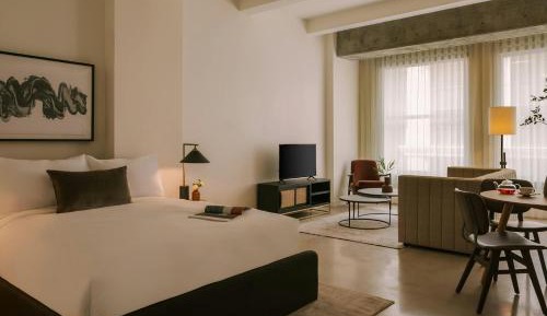 Studio Apartment with Queen and Sofa Bed and City View