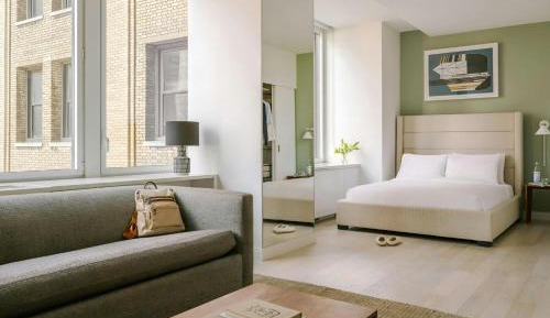 Spacious Studio Apartment with Queen and Sofa Bed