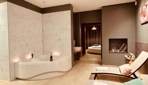 King Room with Spa Bath