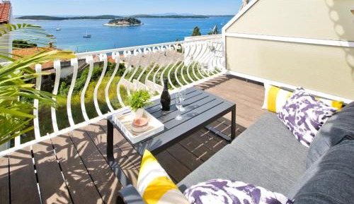 Studio with Balcony and Sea View
