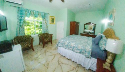 Family Room with Garden View