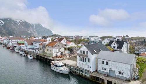 Three-Bedroom Apartment with Ocean View