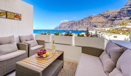 One-Bedroom Apartment with Balcony and Sea View