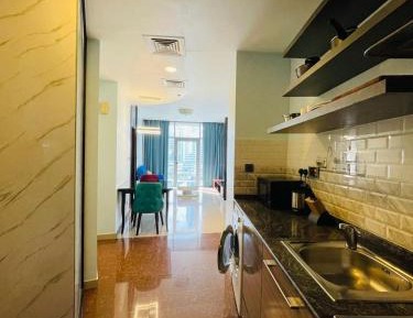 One-Bedroom Apartment with Marina View