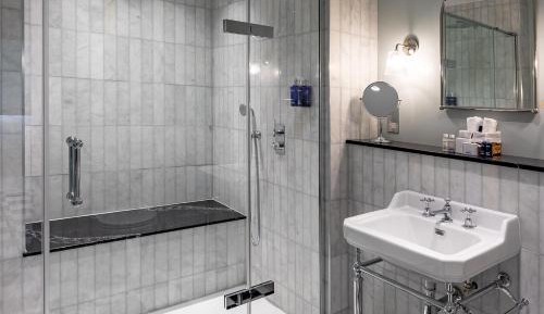 Queen Suite with Sea View