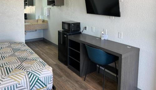 Queen Room - Disability Access - Non-Smoking