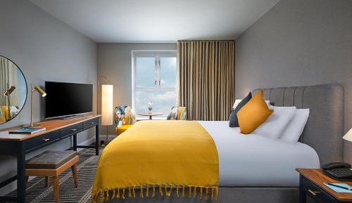 Deluxe King Room