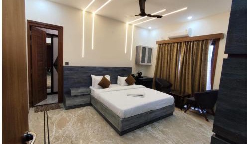Deluxe King Suite