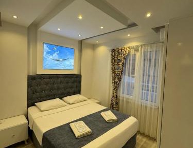 Apartment with Mountain View
