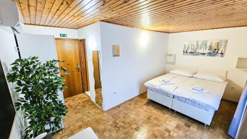 Deluxe Double or Twin Room with Balcony