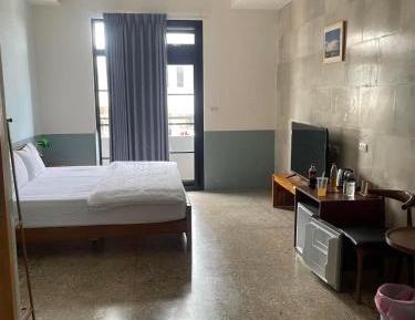 Deluxe Double Room with Side Sea View