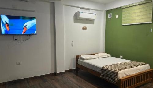Deluxe Double Room (2 Adults + 1 Child)