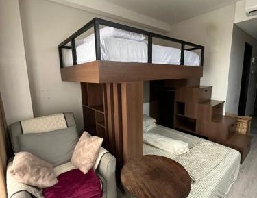 One-Bedroom Apartment with Balcony
