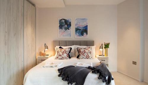 Deluxe One-Bedroom Apartment with City View