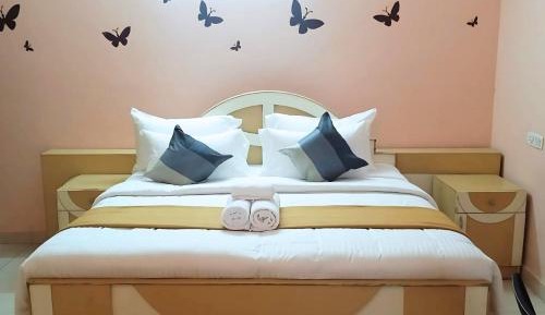 Deluxe Double Room (2 Adults + 1 Child)