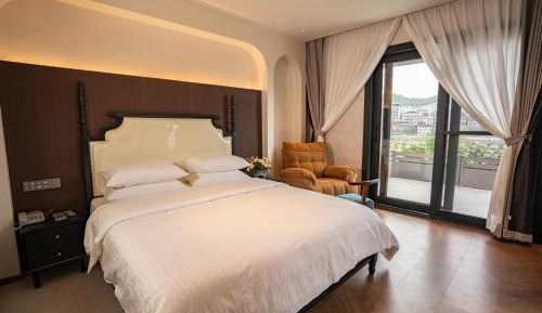 Queen Room with Garden View