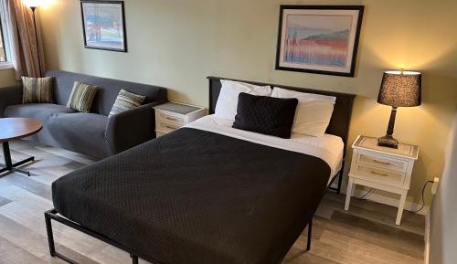 Standard Queen Room