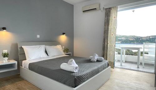 Deluxe Triple Room with Sea View