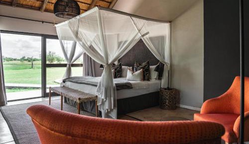 Deluxe Two-Bedroom Suite including game drives 