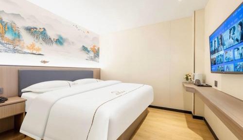 Standard Queen Room