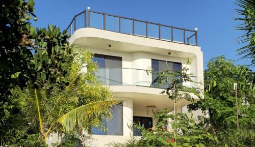 Villa with Rooftop Pool and Ocean View