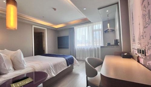 Standard Queen Room