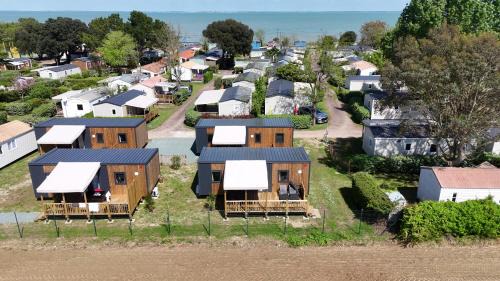 Deluxe Bungalow - 2 Bedrooms - 4 People