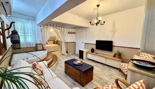 Suite with Hot Tub