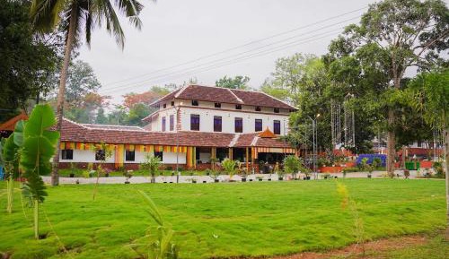 Deluxe Double Room (2 Adults + 1 Child)