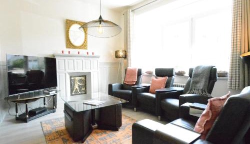 Seven-Bedroom Holiday Home