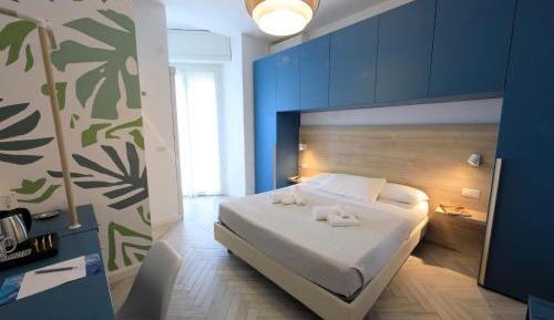 Deluxe Double Room with Side Sea View