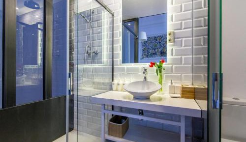 Superior King Room with Private Bathroom
