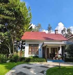 Villa with Garden View
