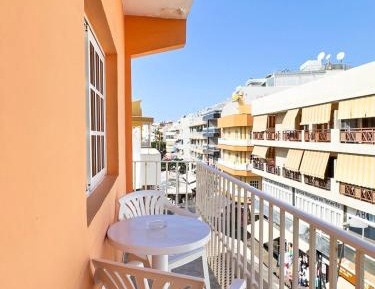One-Bedroom Apartment with Balcony 4 Adults + 1 Child