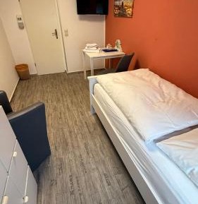 Single Room with Shared Bathroom