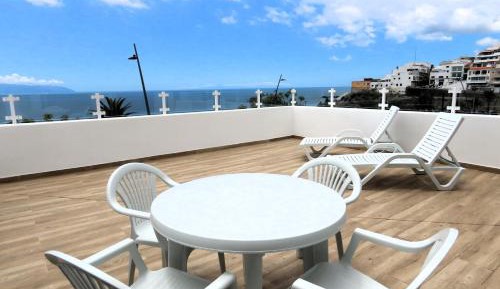 Two-Bedroom Deluxe Apartment with Balcony