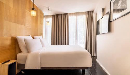 Cozy Double Room - with view on the Canal St Martin