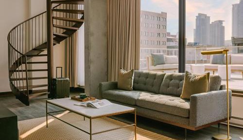 One-Bedroom Apartment with Queen Bed and Terrace