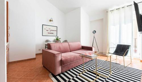 Two-Bedroom Apartment with Two Twin Beds
