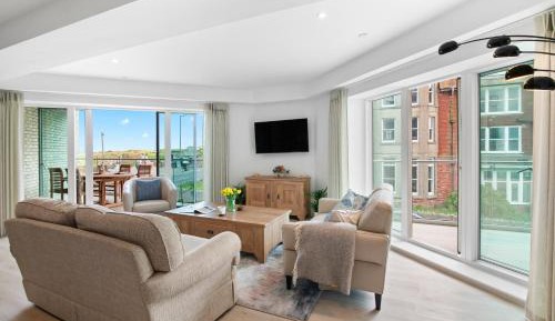 Two-Bedroom Apartment with Balcony and Sea View