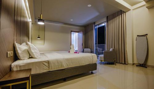 Deluxe Room (2 Adults + 1 Child)