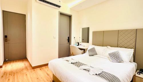 Standard Queen Room