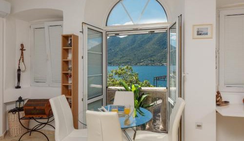 Studio Apartment with Sea View